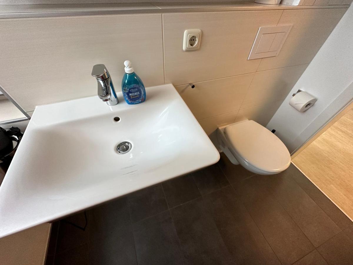Ferienwohnung Traumhafte Haushaelfte Mit Kamin, Garten & Whirlpool Berlin Exterior foto